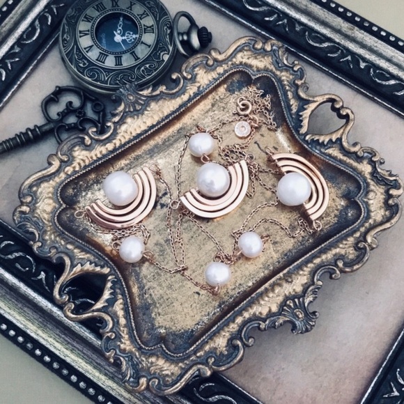 TORY BURCH • Spinning Pearl Rosary Necklace - Picture 5 of 5